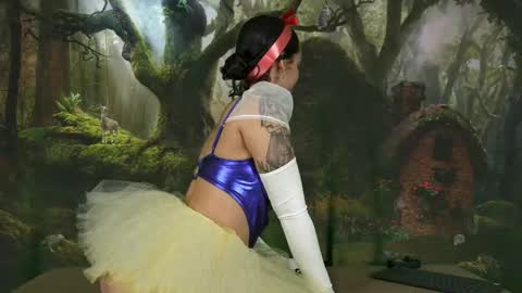 Snapshot of alicia__kiss chatting on May 2026 02:12:01 PM Salome online show from May 2026 02:12:01 PM