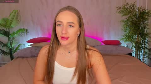 Mia online show from December 2025 01:54:01 AM