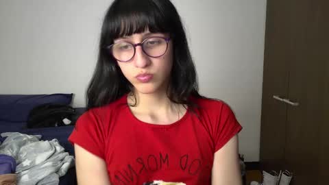 Snapshot of alicia_love29 chatting on January 2025 03:17:02 AM Alice online show from January 2025 03:17:02 AM