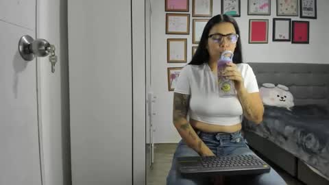 alicia_rainbow online show from May 2026 03:58:01 AM