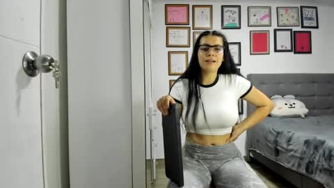 alicia_rainbow online show from June 2026 04:00:02 AM