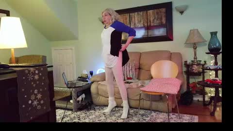 Alicia deHart  Help me reach 1000 Followers. Its FREE online show from April 2026 08:25:02 PM