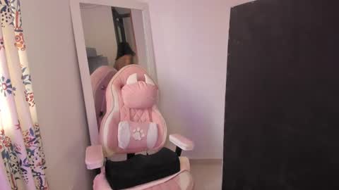 Snapshot of alicialodge1 chatting on December 2024 08:11:01 PM CINNAMON GIRL online show from December 2024 08:11:01 PM