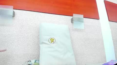 im tutti online show from February 2025 05:48:02 AM