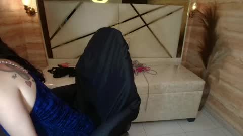 Snapshot of alie_martin_r chatting on May 2026 08:06:01 PM Alie online show from May 2026 08:06:01 PM