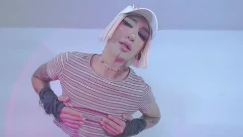 Snapshot of alienexxx chatting on February 2026 09:00:02 PM online show from February 2026 09:00:02 PM