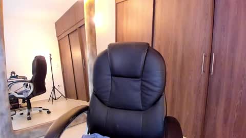 Snapshot of alika_houston chatting on February 2025 07:35:01 AM IG Alik nasso online show from February 2025 07:35:01 AM