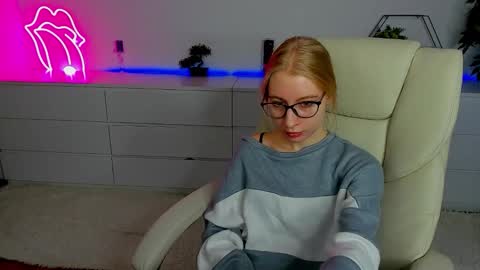 Alina online show from September 2025 05:44:01 AM