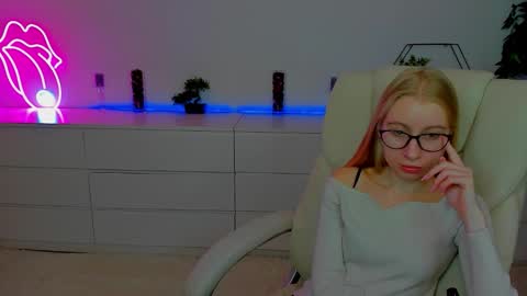 Alina online show from October 2025 06:22:02 AM
