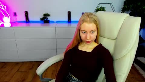 Alina online show from November 2025 06:39:03 AM