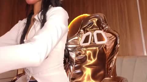 alina_b_ online show from April 2026 08:32:01 PM