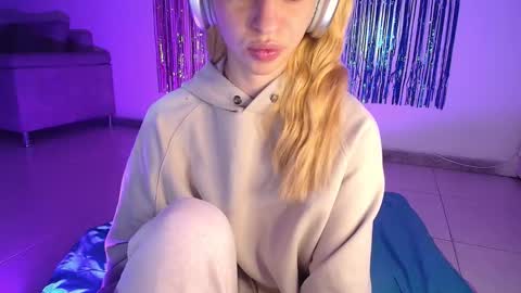 Alina  online show from October 2025 02:45:01 AM