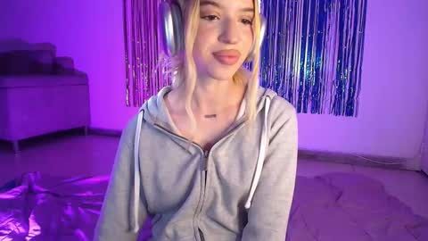 Alina  online show from October 2025 10:47:01 PM