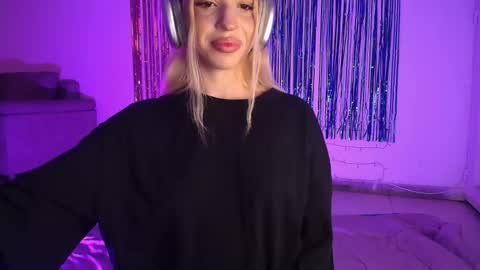 Alina  online show from November 2025 01:48:02 AM