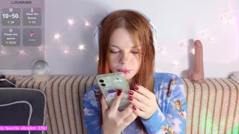 Snapshot of alinabae chatting on November 2025 09:47:01 PM Alina and Ben online show from November 2025 09:47:01 PM