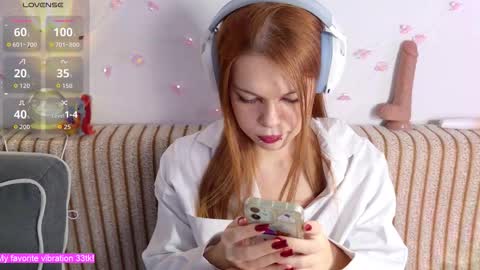 Snapshot of alinabae chatting on November 2025 09:47:01 PM Alina and Ben online show from November 2025 09:47:01 PM