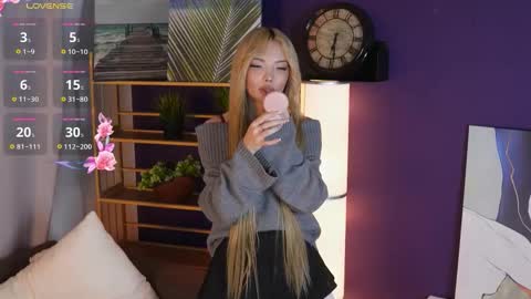 Hello im Lina online show from December 2025 03:44:02 AM