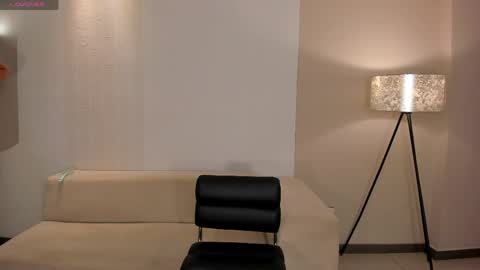alinakravitz_ online show from May 2026 06:46:01 PM