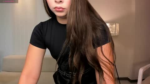 alinakravitz_ online show from May 2026 04:45:02 PM