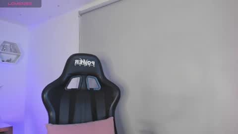 Snapshot of alisa_walton chatting on February 2025 03:56:02 AM ALIS online show from February 2025 03:56:02 AM