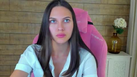 Snapshot of alisaversailles chatting on September 2025 04:45:02 PM AlisaVersailles online show from September 2025 04:45:02 PM