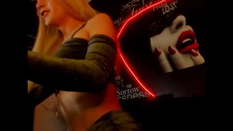 alishaa_nixx online show from November 2025 05:56:02 PM