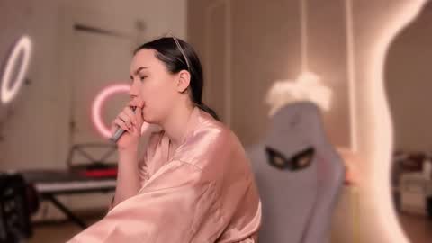 Alisia online show from February 2025 11:57:02 AM