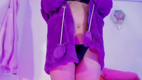 Alisia online show from January 2025 05:01:01 AM