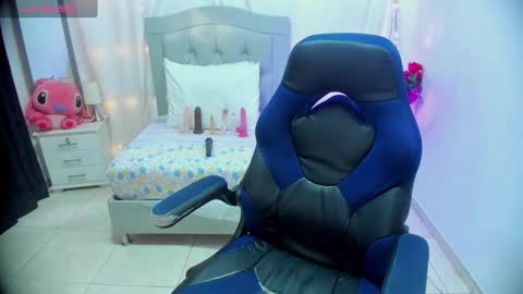 Snapshot of alison_girl22 chatting on December 2024 08:55:02 PM Alison online show from December 2024 08:55:02 PM