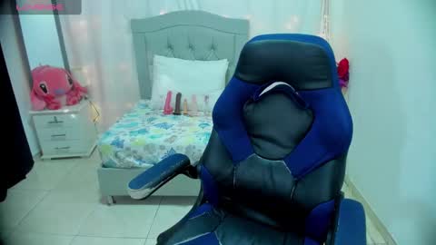 Snapshot of alison_girl22 chatting on January 2025 08:15:02 PM Alison online show from January 2025 08:15:02 PM