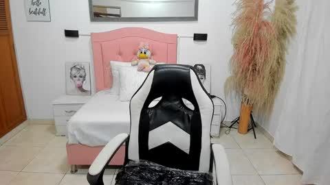 Snapshot of alison_girl22 chatting on January 2025 03:37:01 AM Alison online show from January 2025 03:37:01 AM