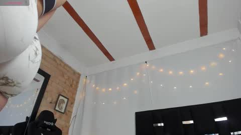 Snapshot of alison_thomas1 chatting on September 2025 04:07:02 PM alison online show from September 2025 04:07:02 PM