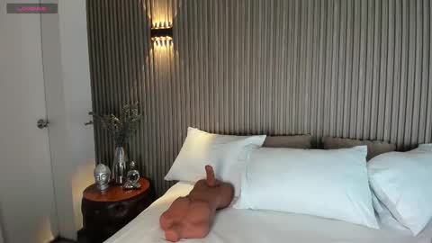 Alison  online show from November 2025 05:35:02 PM