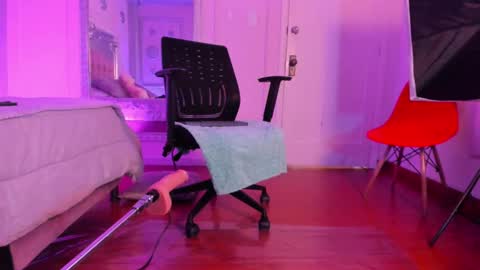 Alison Fishert online show from February 2025 02:54:02 PM