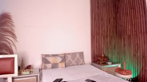 Snapshot of alisoon_moon chatting on December 2024 10:43:01 AM Alison Moon online show from December 2024 10:43:01 AM