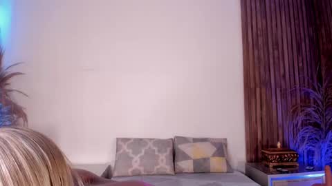 Snapshot of alisoon_moon chatting on January 2025 10:51:01 AM Alison Moon online show from January 2025 10:51:01 AM