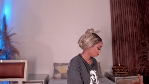 Snapshot of alisoon_moon chatting on January 2025 10:17:01 AM Alison Moon online show from January 2025 10:17:01 AM