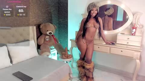 Snapshot of alisoon_moon chatting on October 2025 11:00:02 PM Alison Moon online show from October 2025 11:00:02 PM