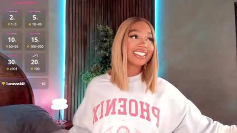 Snapshot of alisoon_moon chatting on November 2025 10:53:02 PM Alison Moon online show from November 2025 10:53:02 PM