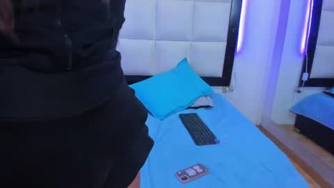 Snapshot of aliss_aron chatting on April 2026 05:30:01 PM Aliss and Aron online show from April 2026 05:30:01 PM