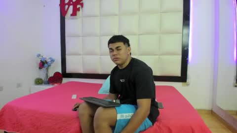 Snapshot of aliss_aron chatting on May 2026 11:49:01 AM Aliss and Aron online show from May 2026 11:49:01 AM