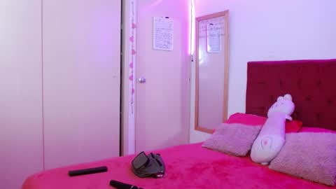 alissesallie_ online show from May 2026 01:24:02 AM