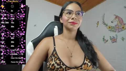 Snapshot of alisson_hoffman05 chatting on May 2026 11:34:04 PM Alisson hoffman05 online show from May 2026 11:34:04 PM