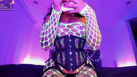 Snapshot of alisson_rocker chatting on January 2025 02:42:02 AM online show from January 2025 02:42:02 AM