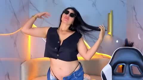 alisson_tx_ online show from April 2026 07:50:02 PM