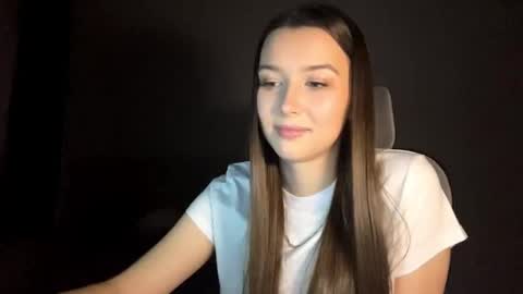 Snapshot of alitalapre chatting on November 2025 01:02:02 PM Annie online show from November 2025 01:02:02 PM