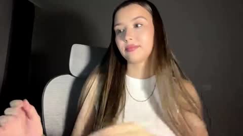 Snapshot of alitalapre chatting on December 2025 12:32:02 PM Annie online show from December 2025 12:32:02 PM