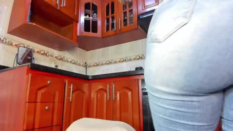 Snapshot of alixlong chatting on January 2025 03:07:02 AM Alix online show from January 2025 03:07:02 AM