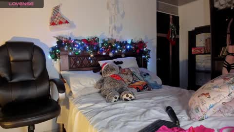 Andrea..... online show from December 2024 12:14:02 AM