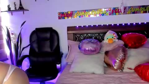 Andrea..... online show from February 2026 07:41:02 PM